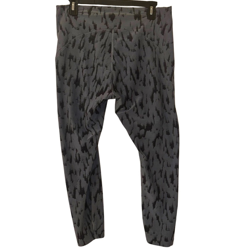 Lululemon women’s size 12, gray and black patterned leggings/high workout tights